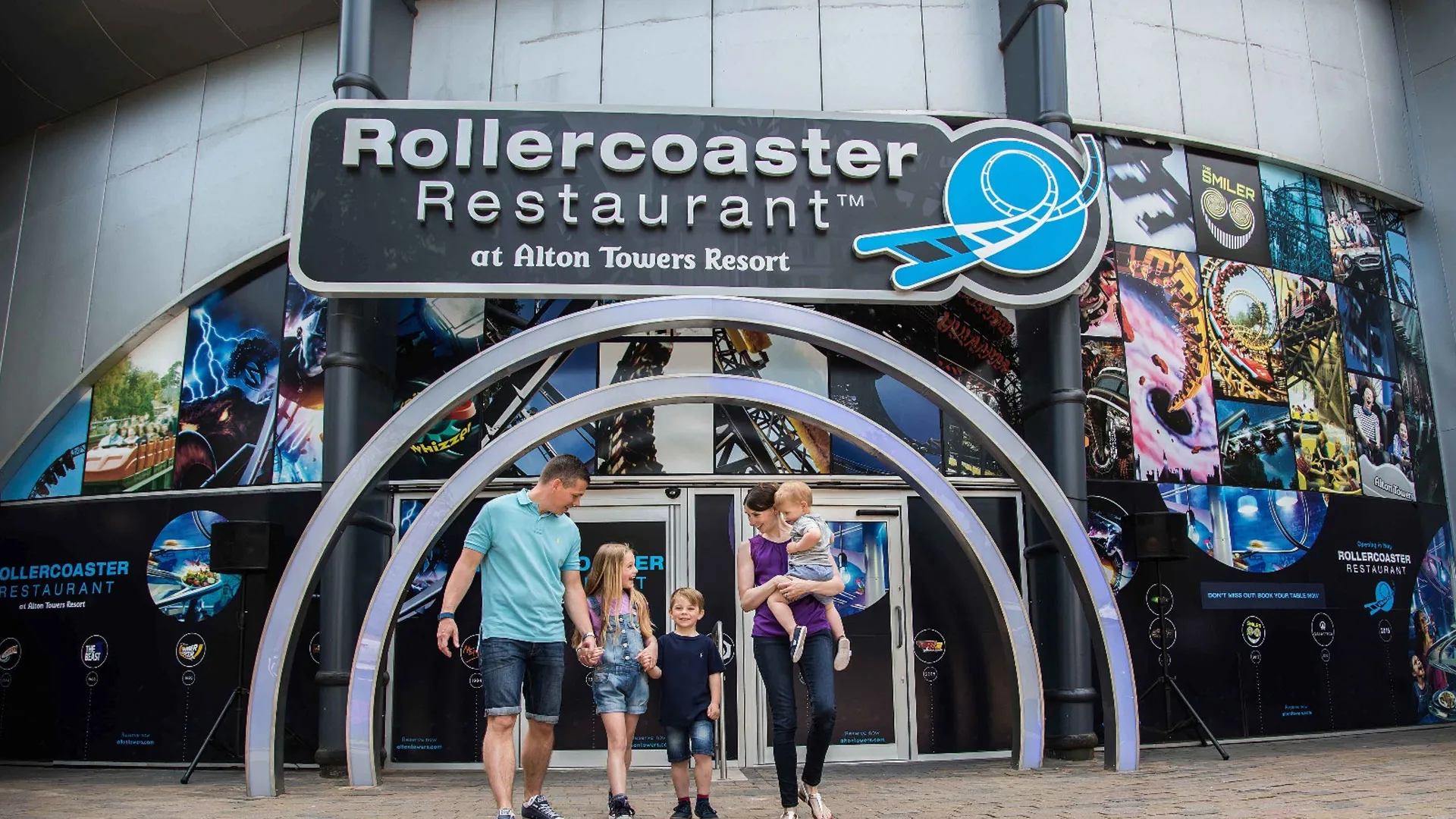 Rollercoaster restaurant Exterior Family